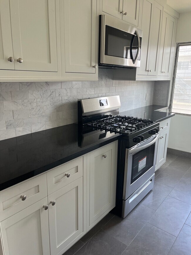 Foto del edificio - 7958 Oakwood Ave
