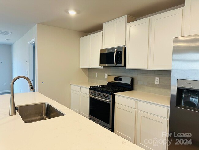 Foto del edificio - 13324 Hampton Bay Ln