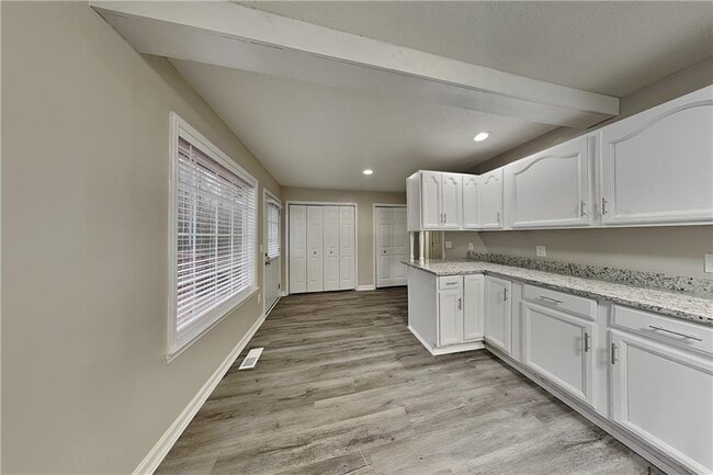 Building Photo - 35 Amber Trce