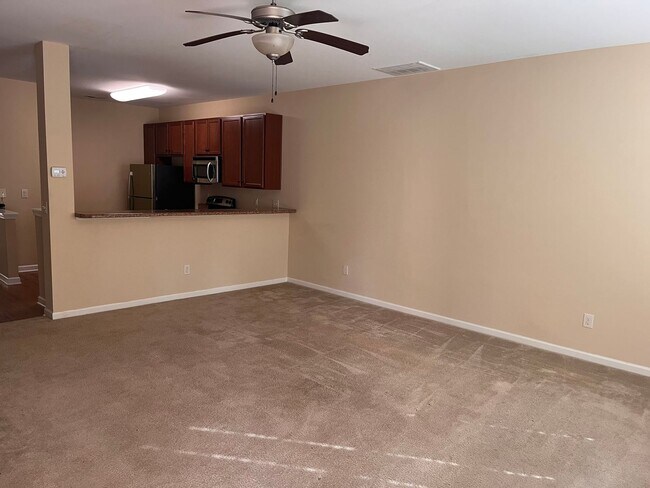 Foto del edificio - Lovely 3 Bedroom 2.5 Bath Townhouse in Raleigh!