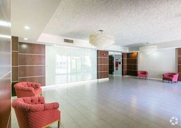 Foto principal - 4477 Wilshire Blvd
