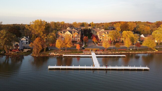 Building Photo - 474 Village Dr
