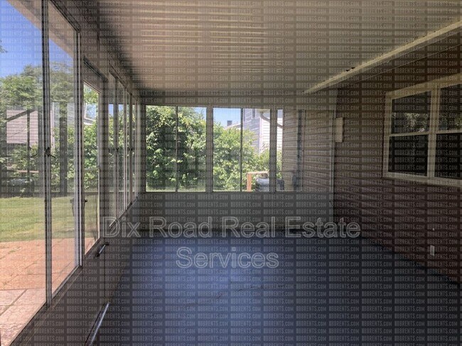 Foto del edificio - 301 Cranewood Dr