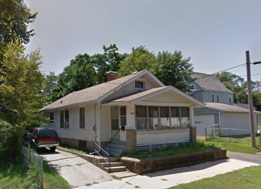 1828 W Latrobe St, Peoria, IL 61605 House Rental in Peoria, IL
