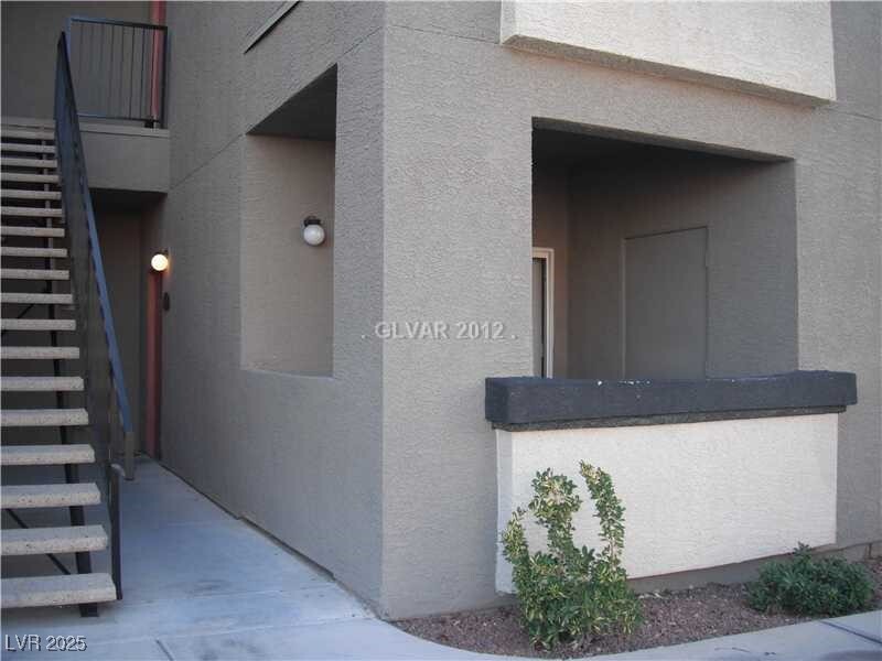 Primary Photo - 2615 W Gary Ave