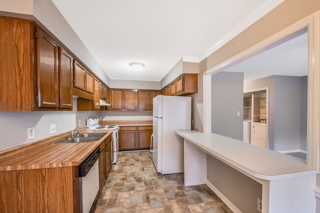 Building Photo - 2039 Trexler Ct