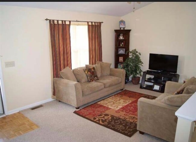 Building Photo - 2601 Flintwood Ct