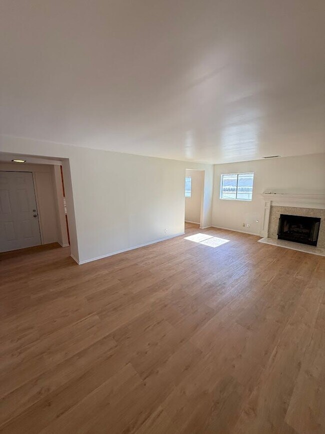 Foto del edificio - Beautiful 3 Bedroom, 2 Bathroom North Hill...