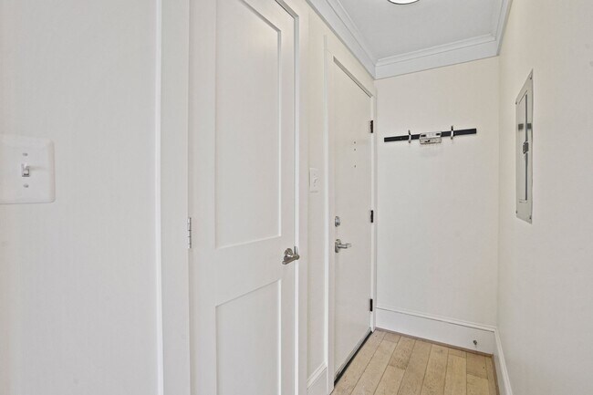 Building Photo - Bright Two-Bedroom in Columbia Heights | Pet frienldy!