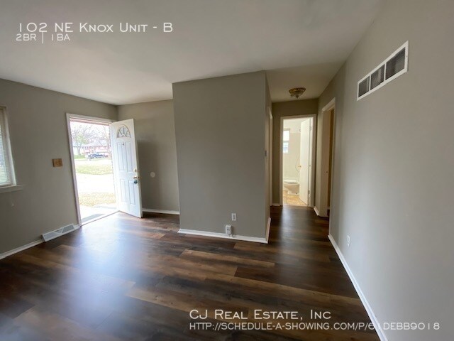 Building Photo - 102 NE Knox St