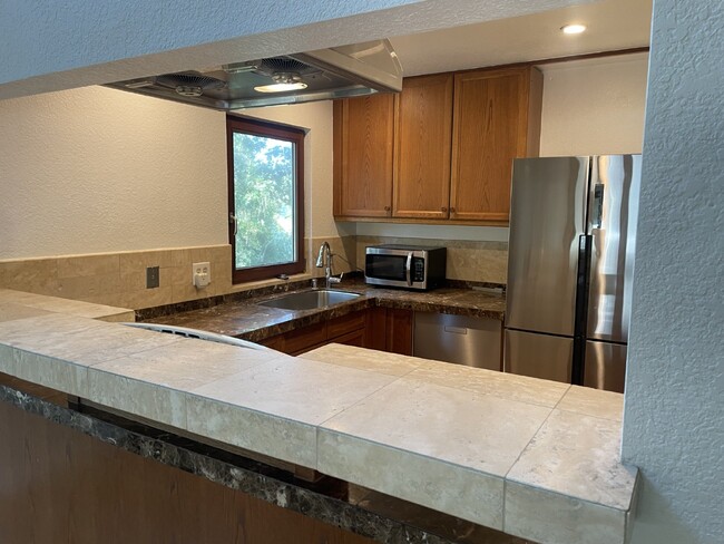 Building Photo - "Charming 2-Bed Condo with Granite Counter...