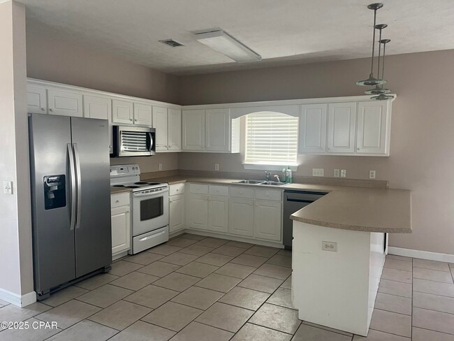 Building Photo - 6236 Sunset Dr