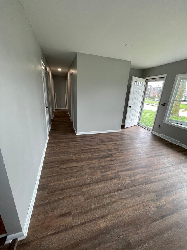 Building Photo - 1367 Clough St