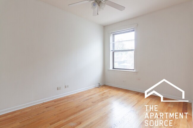 Foto del edificio - 516 W Cornelia Ave