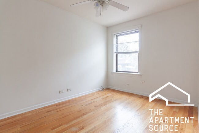 Building Photo - 516 W Cornelia Ave
