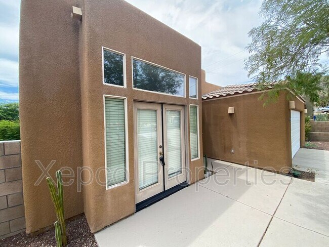 Building Photo - 9425 Calle Del Diablo