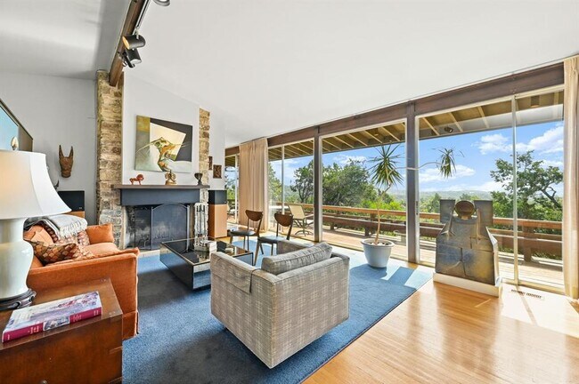 Building Photo - 1409 Flintridge Rd
