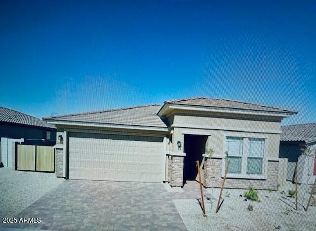 Foto del edificio - 24248 W Hess Ave