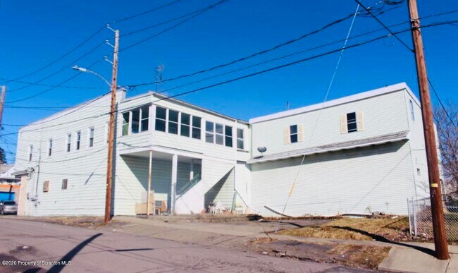 Building Photo - 1500 N Main Ave