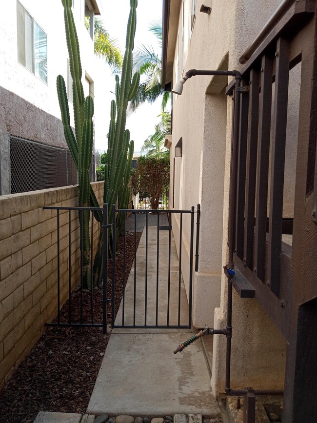 Building Photo - 855 S Cleveland St