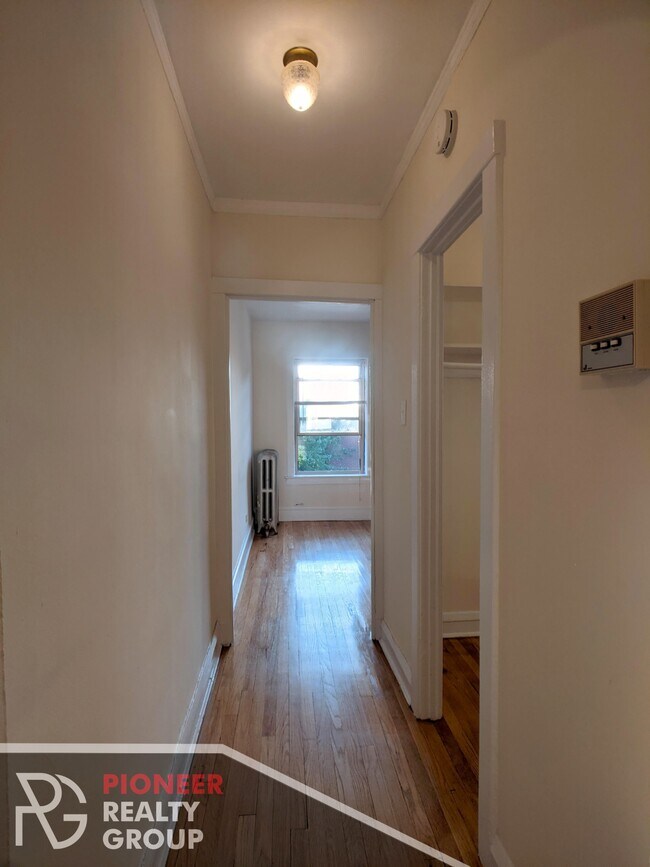 Foto del edificio - 2122 W Ainslie St