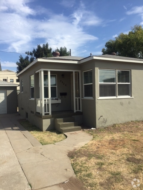 Building Photo - 8828 Jefferson Ave