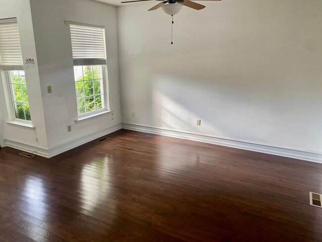 Building Photo - 5494 Spring Ridge Dr W