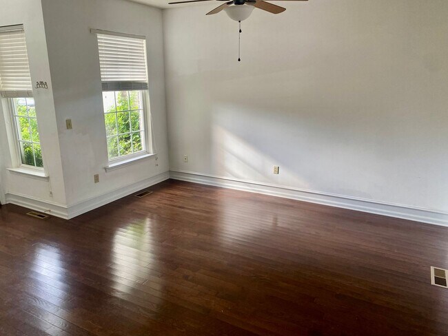 Foto del edificio - 5494 Spring Ridge Dr W