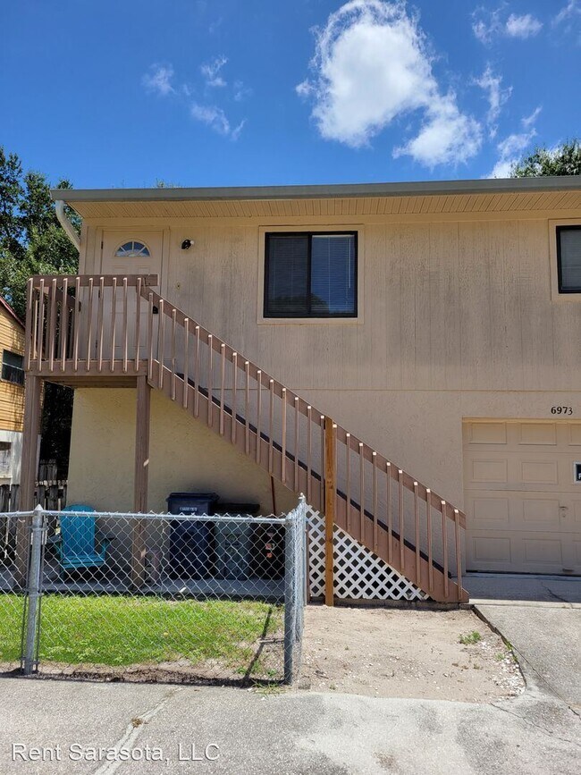 Foto del edificio - 3 br, 2 bath House - 6973 Madonna Place