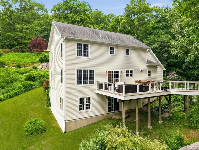 Building Photo - 131 Ice Pond Rd