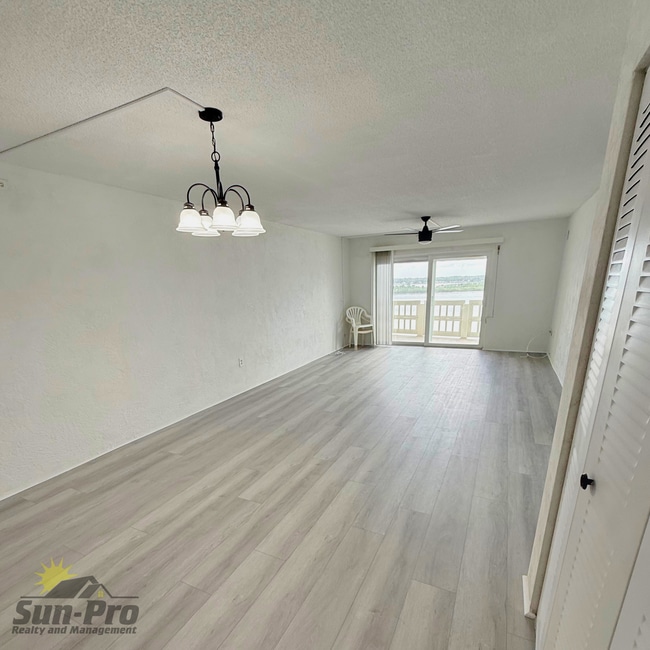 Building Photo - 3606 S Peninsula Dr