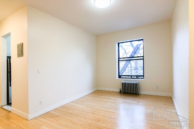 Foto del edificio - 230 Ocean Parkway #C3R