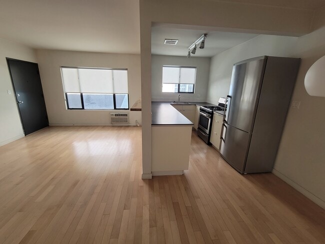 Building Photo - 410 N Hayworth Ave