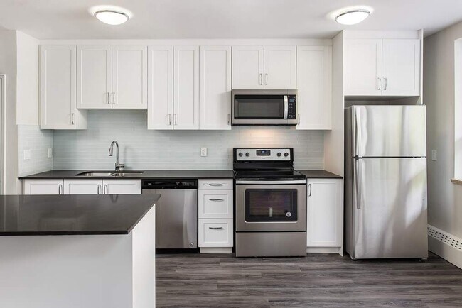 Photo du bâtiment - 2893 & 2897 St Clair Avenue East
