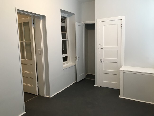 Foto del edificio - 1934 Benedict Ave