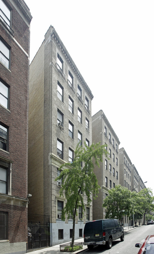 Foto principal - 671 W 162nd St