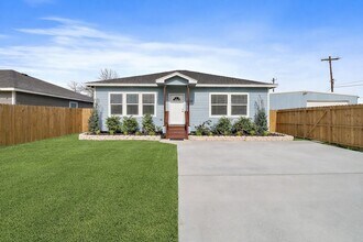 Building Photo - 19218 Akin Dr