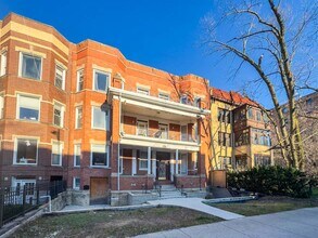 Building Photo - 6711 N Sheridan Rd