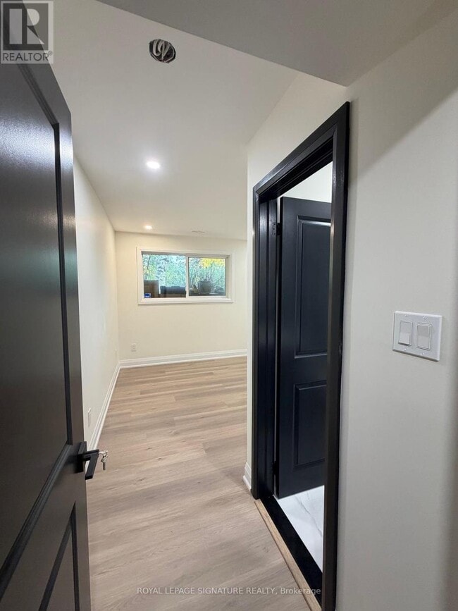 Photo du bâtiment - 3486 Grand Forks Rd