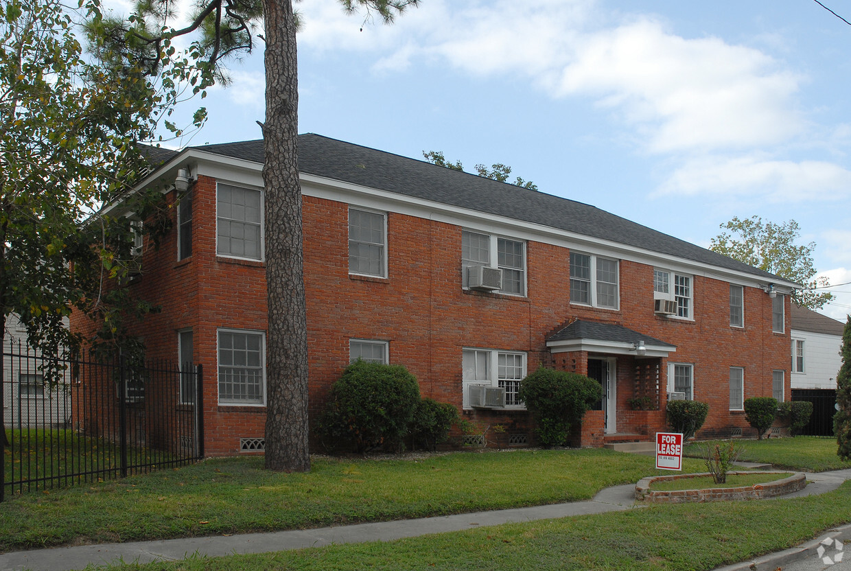 Primary Photo - Binz Chartres Apartment Homes