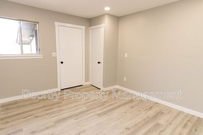 Foto del edificio - 903 Forest Dale Ln