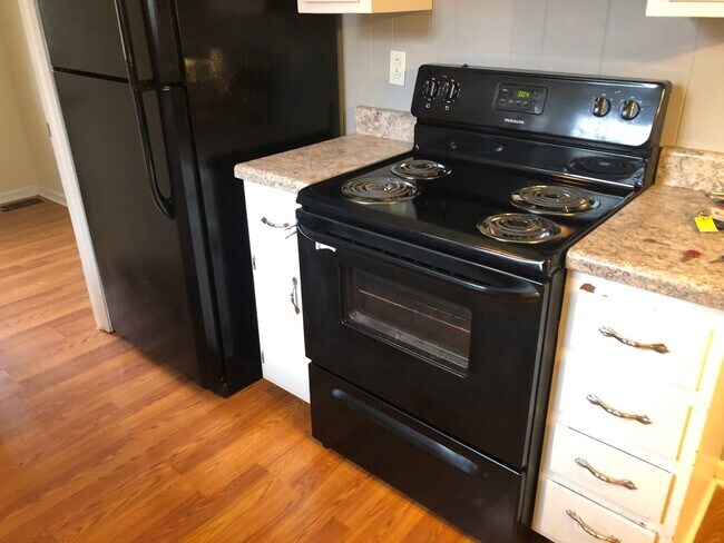 Foto del edificio - 3 Bedroom Home For Rent Near Post!
