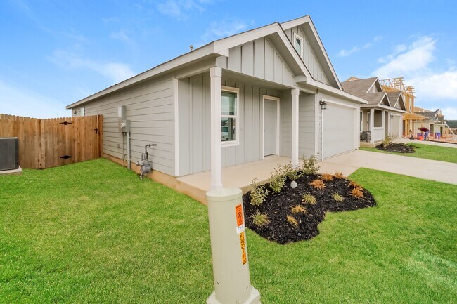 Foto del edificio - 5943 Sunset Song Ln