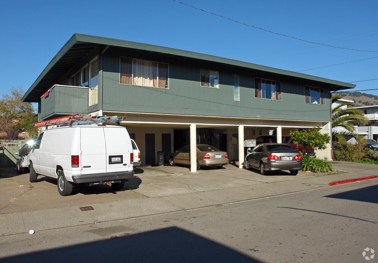 Building Photo - 15 Charlotte Dr