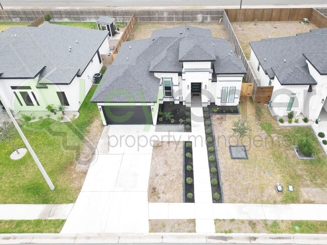 Building Photo - Beautiful  Upgarded 3 b/2.5 bath Home in Alton.Don't Miss Out!