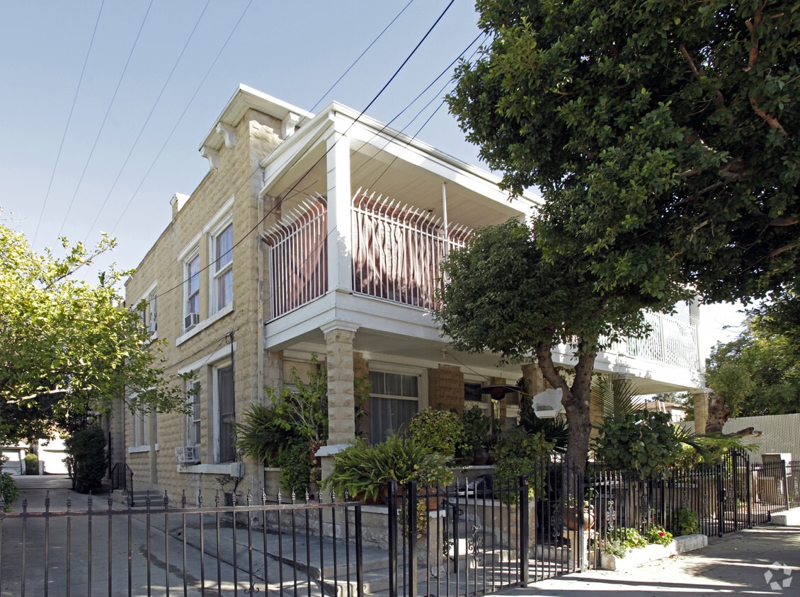 Primary Photo - 153 E Center St