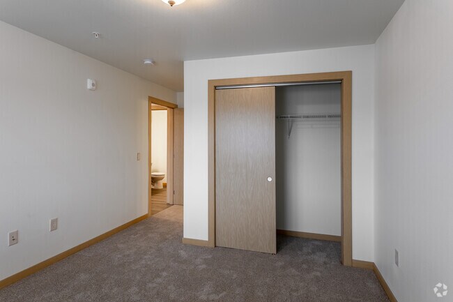 2 habitaciones, 2 baños - 970 pies cuadrados - Dormitorio principal - Park Brook Apartments
