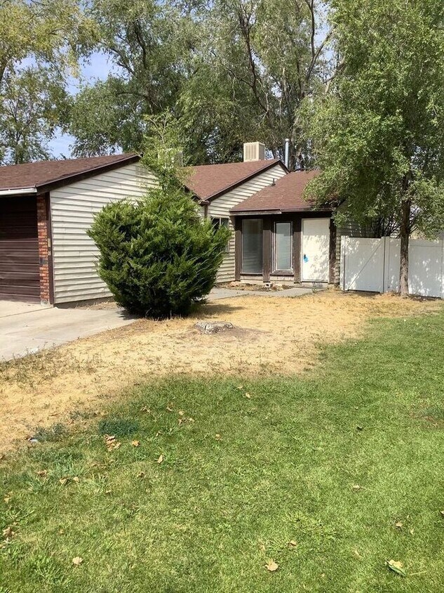West Valley Town home Large Backyard! House Rental in West Valley