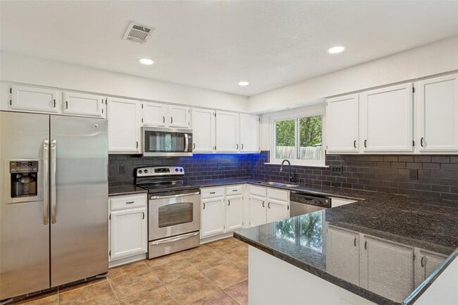 Building Photo - 8803 Texas Sun Dr
