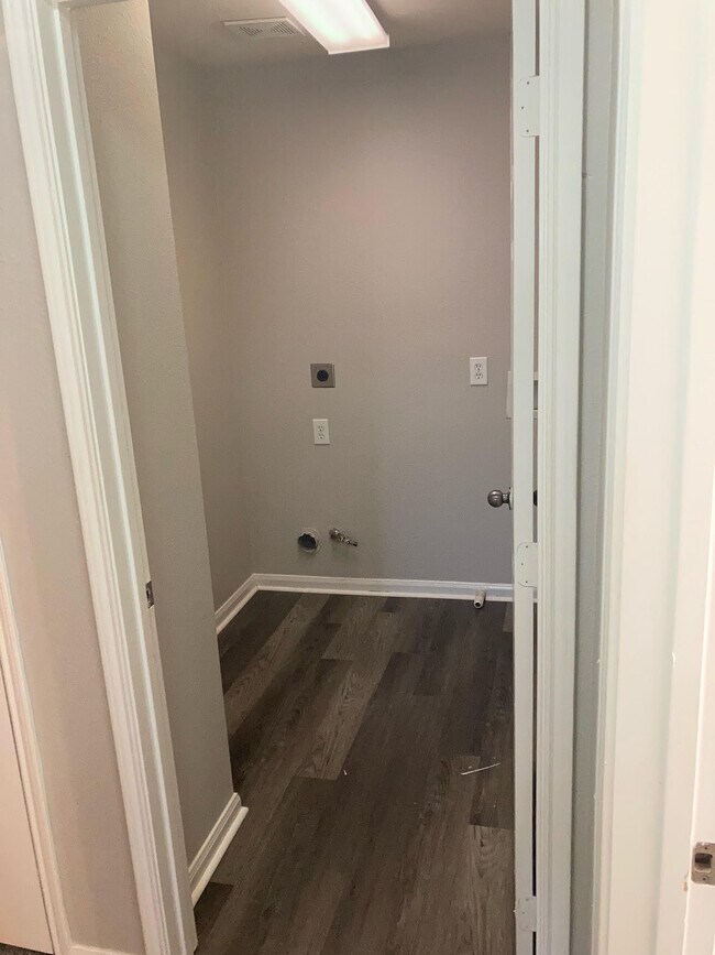 Building Photo - 16010 Krista Ct